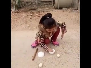 Талантливая юная фокусница