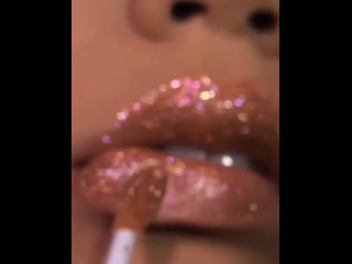 Lip gloss shine