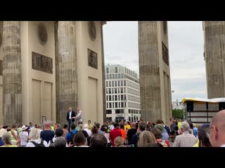 Hans jörg müller mdb demo 30 08 20 brandenburger tor friedensvertrag teil 1