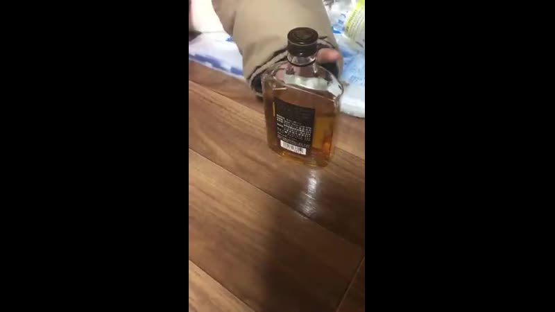 Бутылки с японским виски издают забавный звук при падении