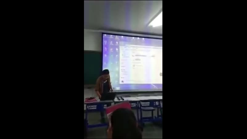 Нелоо вышло d