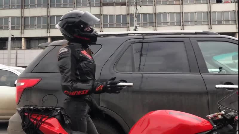 Мотодевушка танцует (вок)