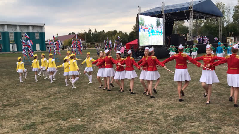 Сводный ансамбль мажореток( толстой)