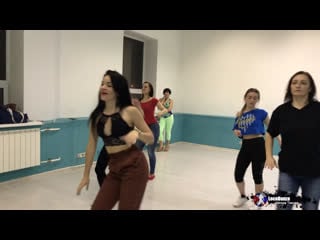 Lady’s style with yari 8 10 2019