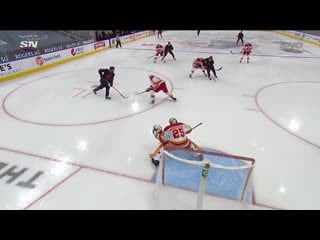 Gotta see it connor mcdavid scores ridiculous no look shot against markstrom (1)