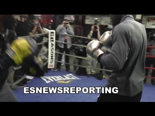 Deontay wilder shows on mitts why he gets so many kos esnews boxing