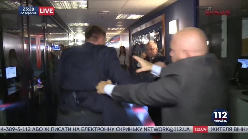 Драка парасюка и вилкула на телеканале 112 украина (22 09 2016)