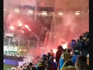 Польские карланы кастуют файерболы друг в друга