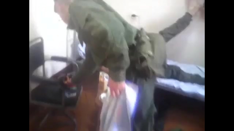 Русак обслуживает хозяина ингуша