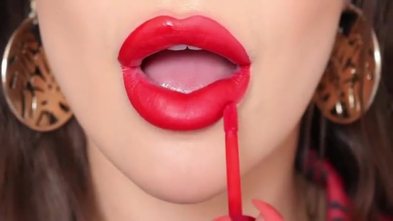 Красные губы это всегда отличная идея!