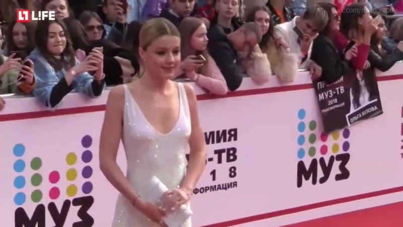 Юлианна караулова на красной дорожке "премии муз тв" (июнь 2018) голая? секси, ножки