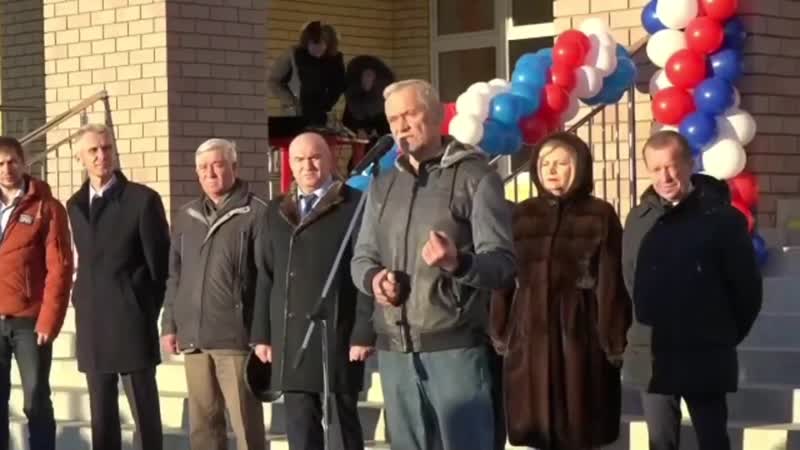 Депутат вручил смазку чиновникам