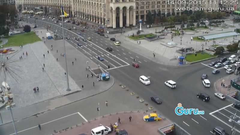 У києві на майдані незалежності двоє пішоходів потрапили під машину