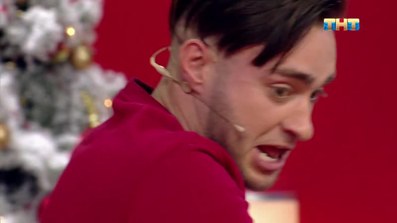 Милена и безус слились в страстном поцелуе