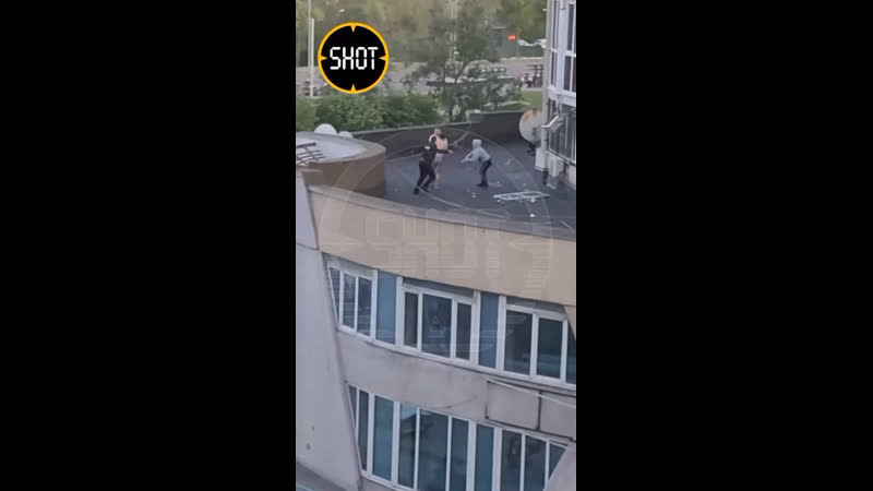 В липецке голый "тарзан" убегал с 5 го этажа и был избит палками