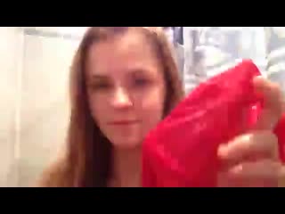 Рабыня лижет свои трусы