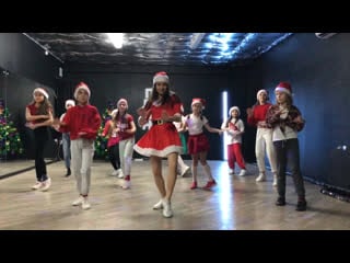 Новогоднее видео от филипповой полины и ее учениц
