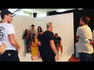 Brittany kaplan ‏ oh haaaay there #theflash cast! #bts #ewcomiccon studio