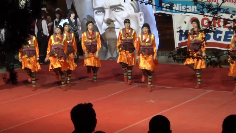 Geleneksel türk halk dansı