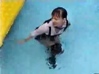 Wetlook schoolgirl in overknees in pool