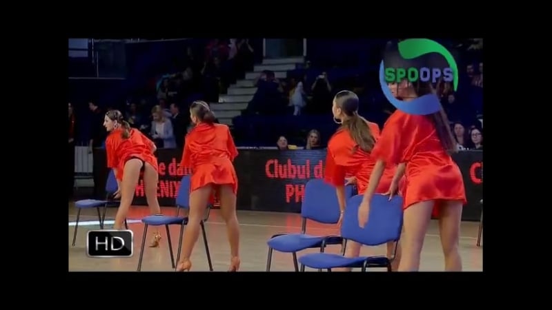 Горячее танцевальное шоу на танцполе 11 девушек в сексуальных халатиках и нижнем белье (2017)