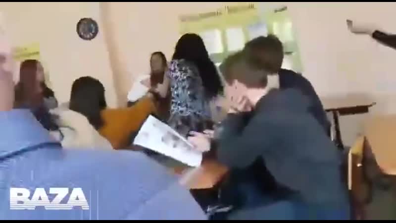 Учительница английского показала настоящую демократию