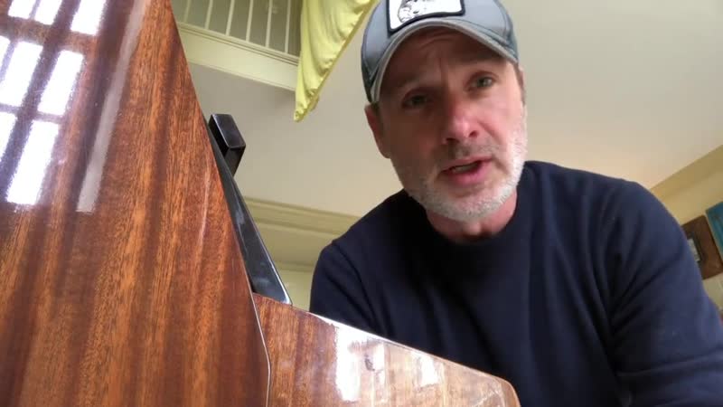 Андрюха исполняет