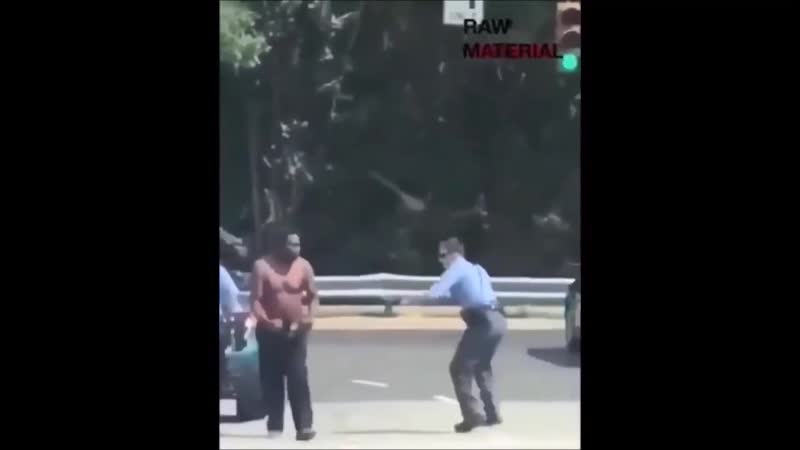 В сша "могучие" робокопы хотели задержать черного йети, но все попытки были безуспешны