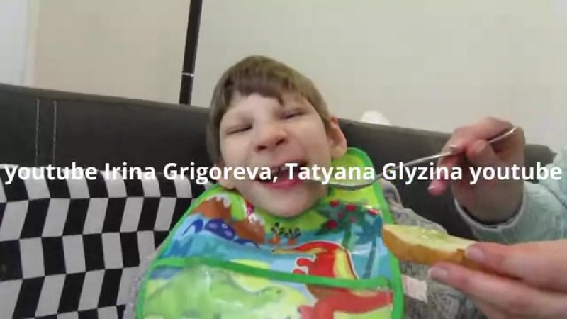 Ромка кушает
