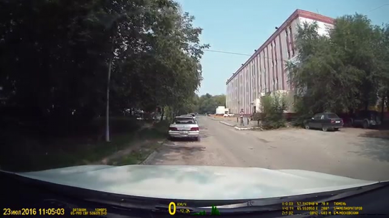 Нарушившая пдд женщина предъявляет претензии