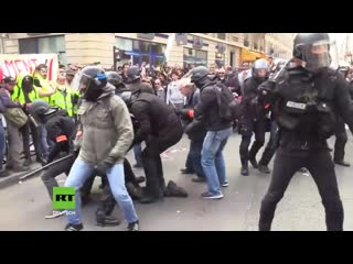 Chaos, zusammenstösse und krawall in paris zehntausende protestieren – hunderte festnahmen