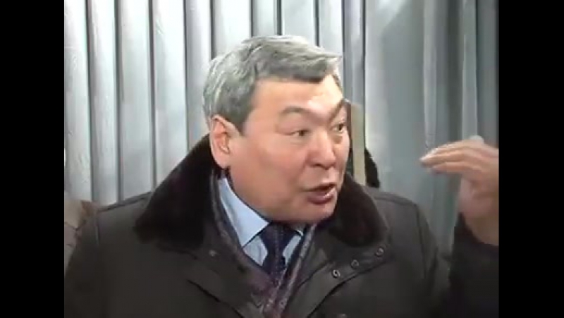 Не знаю где снято, видимо после какого то собрания но фактически мужик прав на все 150%