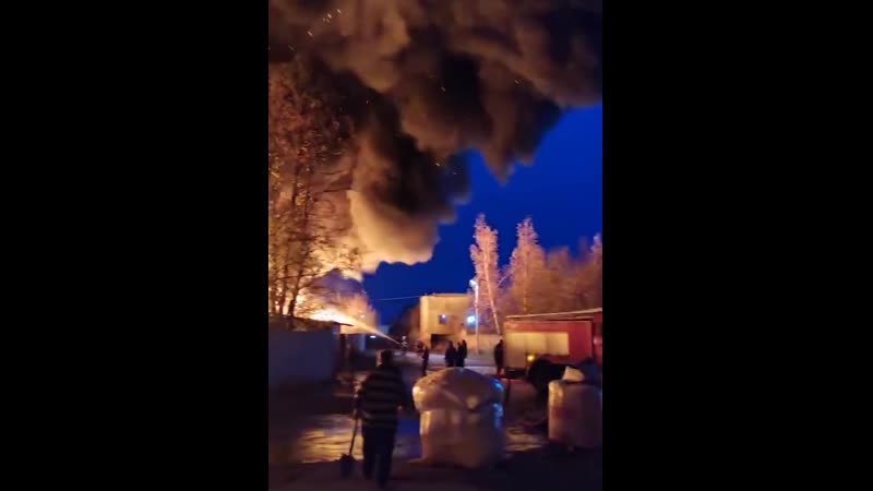 В московской области сгорели мешки с пластиком площадь пожара достигла 2500 квадратов