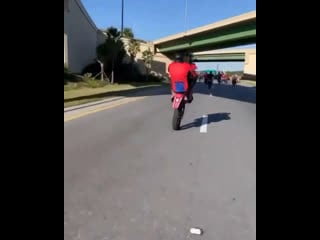 The first swerve is just so wild 🤯🦍 follow @thedailyscrapes for more! credit @