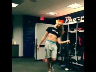 Instagram video"can't tell a girl nothing when she get that new weave!"