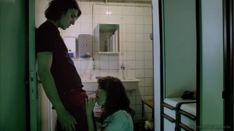 Дебора реви делает минет в туалете загадка женщины (2011)