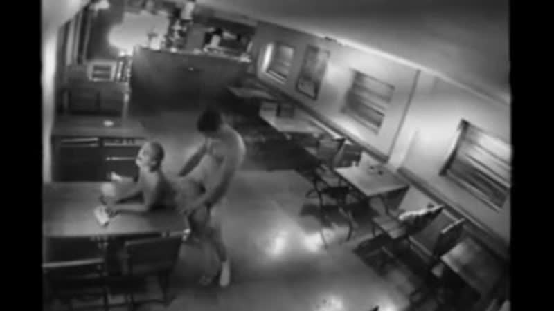 Владелец отодрал русскую официантку после закрытия бара! очень послушная малышка