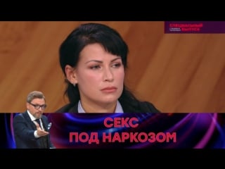 Врач молодые пациентку под наркозом