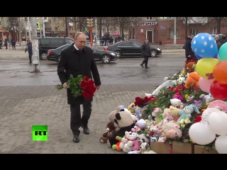 Putin lays flowers at scene of kemerovo shopping mall fire that killed at least 64