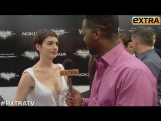 Dark knight rises premiere anne hathaway wears wedding white