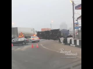 На батайском кольце перевернулся тягач 26 12 2019 ростов на дону главный