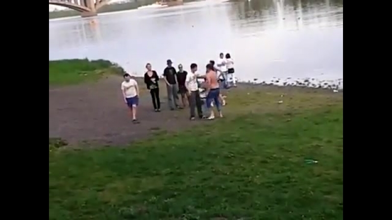 Пидоры отпиздили гопников