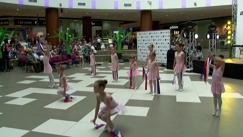 Выступление танцевального коллектива dream baby на церемонии открытия "народная премия дивимир"