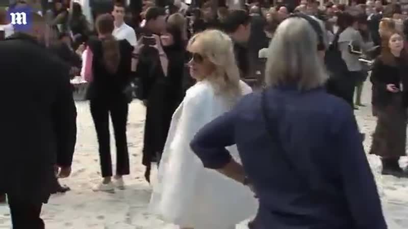 Lifes porn video – Pamela anderson lifes a beach for celebs at sun and sand themed pfw show 2018