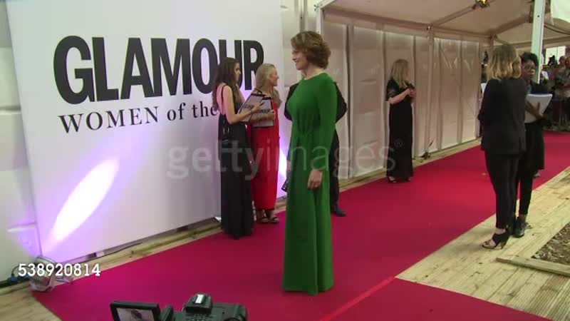 Сигурни уивер прибыла церемонию награждения "woman glamour"