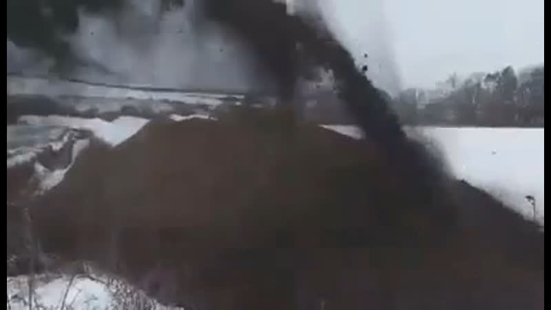 Украинская государственная пограничная служба роет на границе с россией окопы