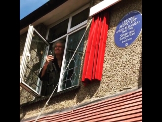 Blue plaque at freddie mercury's first london home