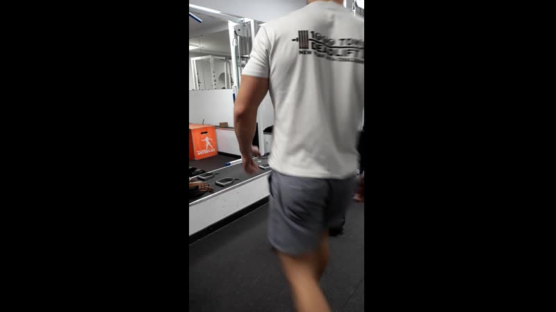 Болгарский выпад с 2 гантелями