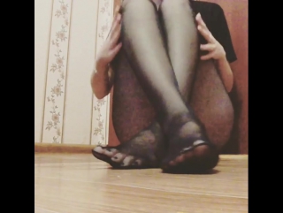 Сексуальная девушка в коглготках (чулки ножки foot ступни няша чулки pantyhose socks girl footfetish sexy )