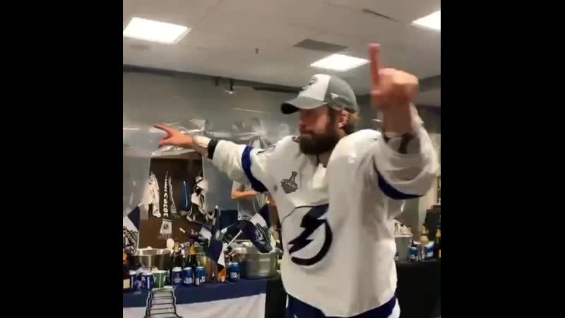 Никита кучеров в раздевалке